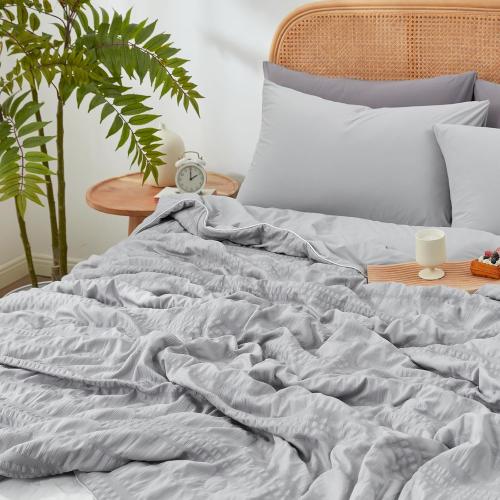Cozy Bliss Seersucker Cooling Comforter King Size, Q-Max 0.45 Reversible Lightweight Cooling Blanket, Breathable Silk Smooth Summer Bedding Quilt for Hot Sleepers Night Sweats Light Grey