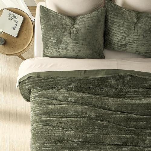 EVERGRACE Velvet Quilt Set Queen Size, Luxurious Soft Striped Channel Bedding Set, Lightweight Velvet Comforter for All Season, Quilted Bedspread Coverlet with 2 Matching Shams, Olive Green