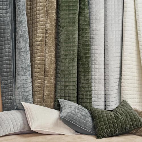 RECYCO Luxury Velvet Quilt Set, Lightweight Velvet Comforter Set, Oversized Bedspread Coverlet Quilted Bedding Set, with 2 Matching Pillow Shams, for All Season, Olive Green