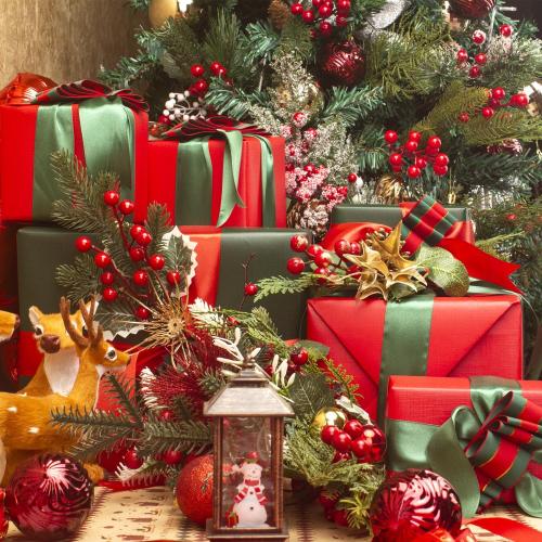 10 Pcs Artificial Pine Picks Christmas Pine Picks Pine Needles Branches with Red Berry Pinecones Berry Branches Fake Berries for Flower Arrangements Wreaths Holiday Xmas Tree Decoration