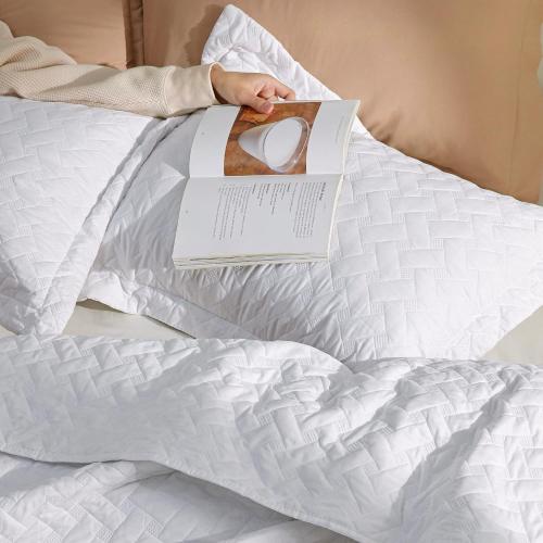 Bedsure Quilts King Size - Lightweight Bedspreads King Size with Basket Weave Pattern, Soft Quilt Bedding Set, White Comforter Set Coverlet for All Seasons with 2 Pillow Shams (106 x 96)