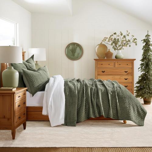 EverGrace Luxury Velvet Quilt Set King Size 3 Piece, Soft Cross-Stitch Velvet Comforter Set with Pillow Shams, Lightweight Coverlet Bedspread Bedding Set for All Seasons, Moss Green