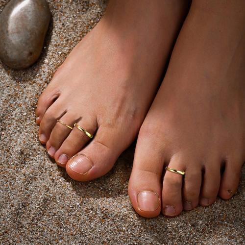 ADRAMATA Toe Rings for Women Gold Trendy 14K Gold Filled Toe Rings Set Thin Band Beach Foot Jewelry for Summer Open Adjustable Toe Rings