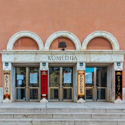 Blulu 4 Pcs Movie Night Porch Sign Banner Movie Theme Party Decoration Now Showing Banner Theater Night Popcorn Enjoy Action Hanging Porch Sign for Home Camera Film Backdrop Party Supples