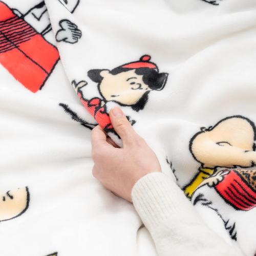 Berkshire VelvetLoft Peanuts Snoopy Cute Character Plush Throw Blanket, Peanuts Gang, Throw (55 x 70)
