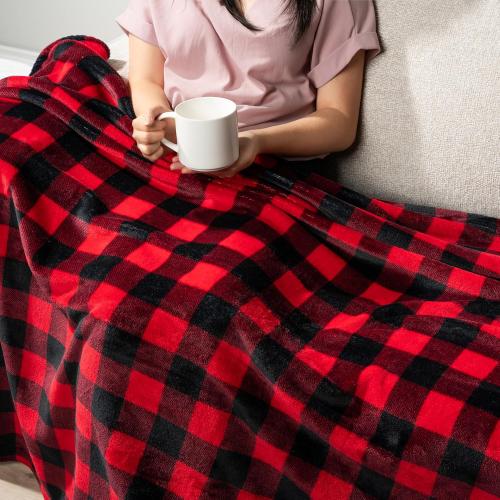 PAVILIA Black and Red Buffalo Plaid Fleece Throw Blanket for Couch, Soft Checkered Flannel Blanket for Sofa, Plaid Christmas Couch Throw Bed, Warm Cozy Decorative Blanket Fall Decor Gift, 90x90