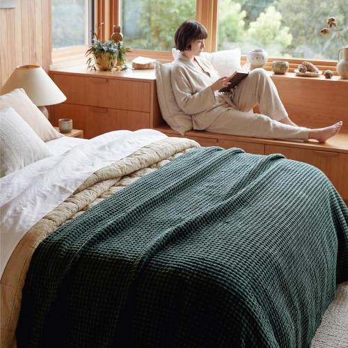 Bedsure Cooling Cotton Waffle Queen Size Blanket - Lightweight Breathable Blanket of Rayon Derived from Bamboo for Hot Sleepers, Luxury Throws for Bed, Couch and Sofa, Dark Green, 90x90 Inches