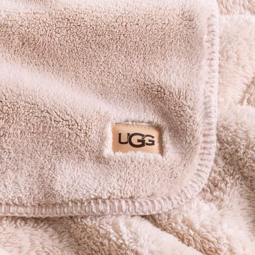 UGG Whitecap Fleece Throw Blanket, Soft Warm Throw for Bed or Chair, Luxury Bedroom Decor, Cozy Blankets, Machine Washable, 50-inch x 70-inch, Pink Quartz