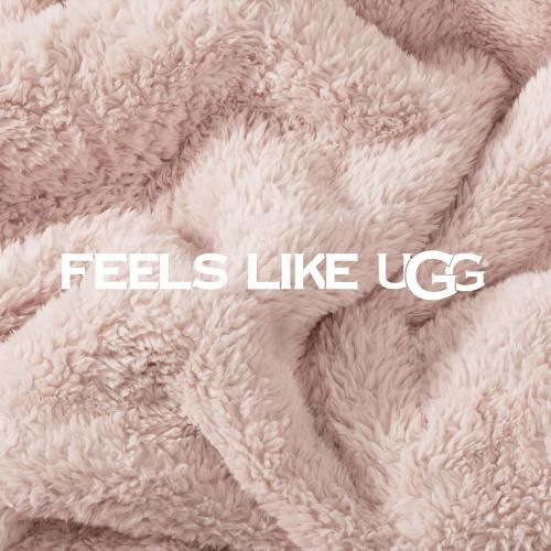 UGG Whitecap Fleece Throw Blanket, Soft Warm Throw for Bed or Chair, Luxury Bedroom Decor, Cozy Blankets, Machine Washable, 50-inch x 70-inch, Pink Quartz