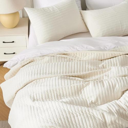 Velvet Quilt Set Queen Size, Soft Quilted Bedding Set, 2 Matching Pillow Shams, Lightweight Bed Cover Blanket for All Seasons (Ivory Cream, Queen)
