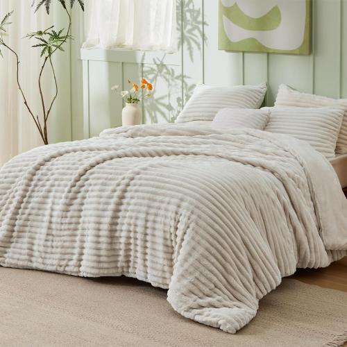Bedsure Queen Comforter Set - GentleSoft™ 3 Pieces Fluffy Double-Side Fleece Comforter Set, Cozy Striped Room Decor Aesthetic, Luxury Linen Bedding Queen Size with 2 Pillowcases, 90x90 Inches