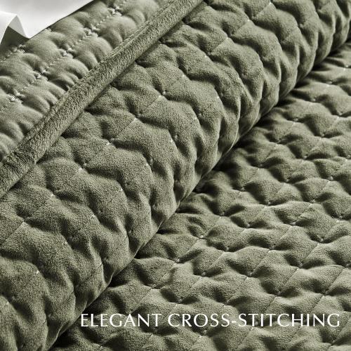 EverGrace Luxury Velvet Quilt Set King Size 3 Piece, Soft Cross-Stitch Velvet Comforter Set with Pillow Shams, Lightweight Coverlet Bedspread Bedding Set for All Seasons, Moss Green