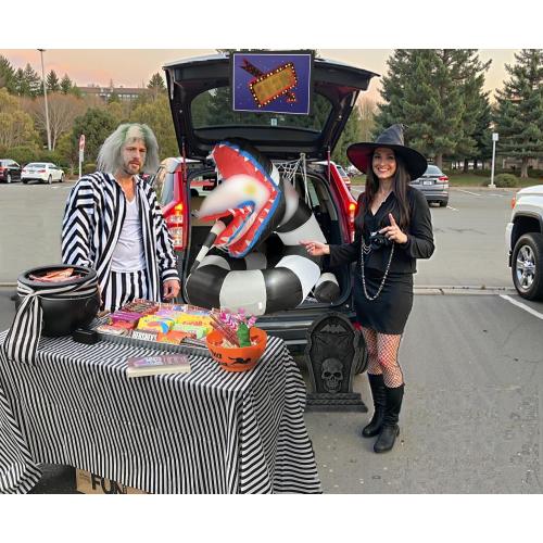 4.6FT Halloween Beetle Trunk or Treat Car Decorations Kit for SUV，4.6FT Inflatable Juice Garage Door Car Decorations Haunted House Car Banner Waterproof Archway for Halloween Outdoor Party Supplies Outside