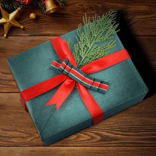 Hananona 40 Pcs Artificial Cedar Picks Faux Cedar Branches Fake Cypress Stems Plastic Pine Greenery Christmas Picks and Sprays DIY Accessories for Crafts Wreath Holiday Home Decor (40, Green)