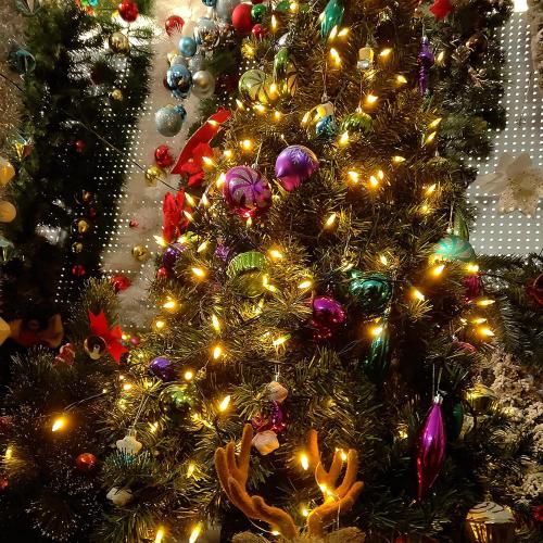 Christmas Light, 33ft 100 LED Battery Operated String Lights with Auto Timer & 8 Modes, Green Wire Outdoor Waterproof String Lights for Outdoor and Indoor Christmas Decor – Warm White