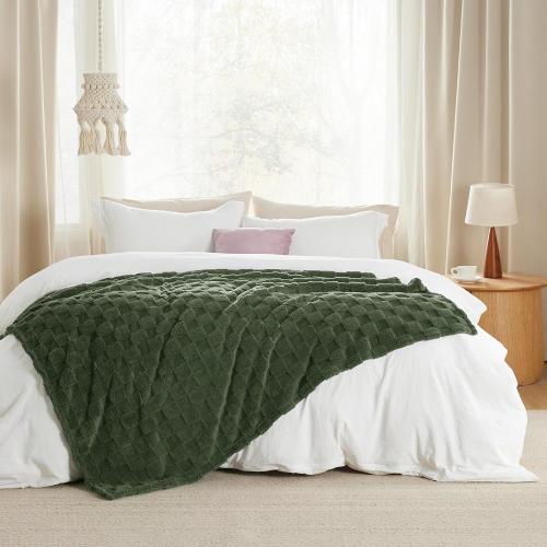 Bedsure GentleSoft Bronze Green Throw Blanket for Couch - Checkered Fleece Christmas Blankets Gifts for Women Men Girls, Cute Soft Cozy Throw for Bedroom Home Decor Gifts, 50x60 Inches