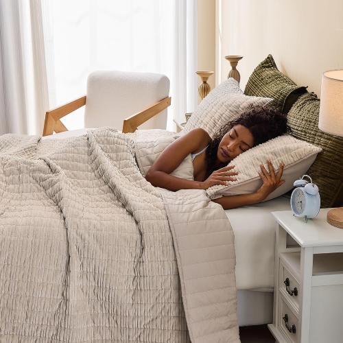 Super king plus 325 x 305 cm Wonderful Luxury Velvet Quilt - Striped Channel Stitch Beige Quilt King, Soft Corduroy Lightweight Comforter, Pet-Friendly, Tear-Resistant, Bedspread Coverlet Bedding Set for All Season