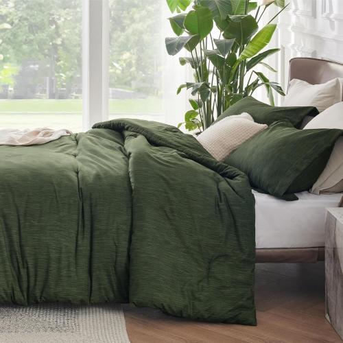 Bedsure King Comforter  Dark Green Soft Bedding for All Seasons, 1 King Size Comforter (104 in x 90 in)