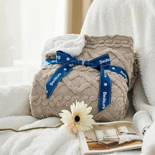 Bedsure Sherpa Fleece Throw Blanket for Couch - Soft Fluffy & Cozy Cable Jacquard Tufted Throw Blankets for Women Gift, Thick Warm Blanket for Winter and All Seasons, Beige, Large