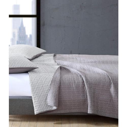 City Scene - Queen Quilt Set, Reversible Cotton Bedding with Matching Shams, Luxurious Bedding Set (Leaves Dark Grey, Queen)