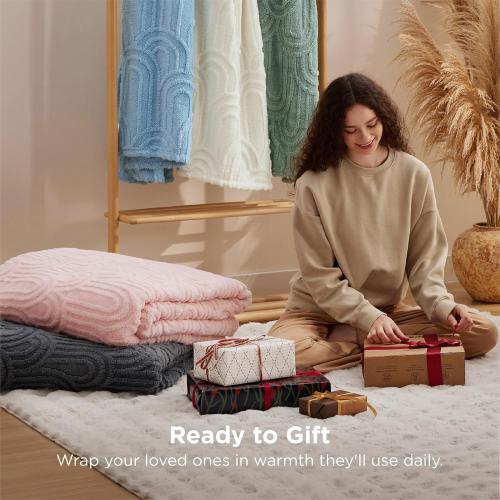 Bedsure Blue Throw Blanket for Couch - Super Soft & Cozy Summer Blankets for Women, Fluffy Fleece Throw for Girls, for Women, Ideal for Room, Home & Bedroom Decor, 50x60 Inches