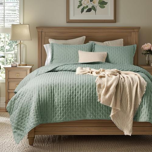 Bedsure Quilt - Sage Green Bedspread & Lightweight Comforter, Modern & Boho Coverlet with Clover Pattern, Ultra Soft All-Season Bedding