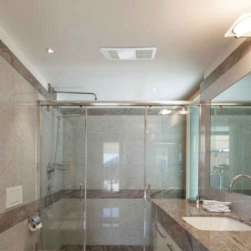 Utilitech Heater 1.5-Sone 80-CFM White Lighted Bathroom fan and heater (no test)