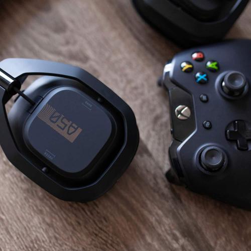 Astro Gaming - A50 Gen 4 Wireless Gaming Headset for Xbox One, Xbox Series X|S, and PC - Black