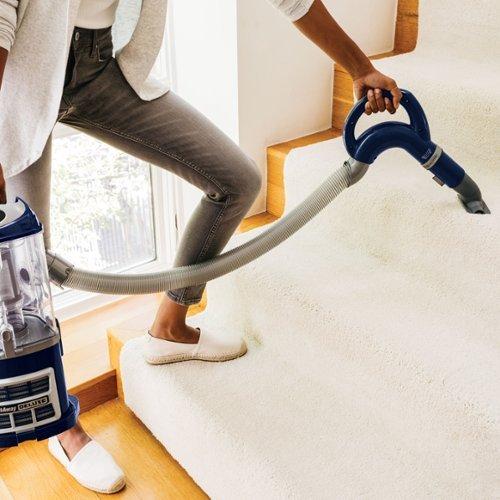 Shark - Navigator Lift-Away Deluxe Upright Vacuum with Anti-Allergen Complete Seal - Blue