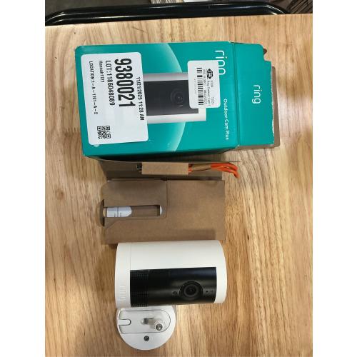 Outdoor Cam Plus, Battery Security Camera with 2K Video, Low-Light Sight, and Mount-Anywhere Versatility - White