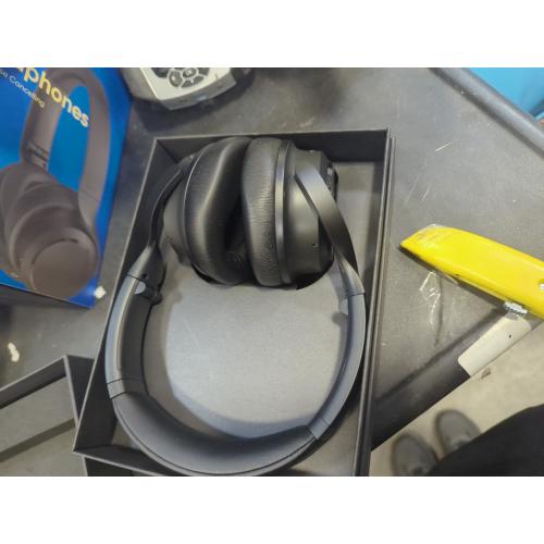 Color Black Wyze Noise-Cancelling Headphones - Black / No Travel Case