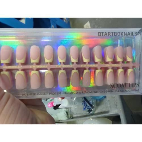 150Pcs Press on Nails Short Square Fake Nails French Tip False Nails Press ons with Designs Yellow nails Glossy n Nails Stick on Nail for Women Nail Decorations