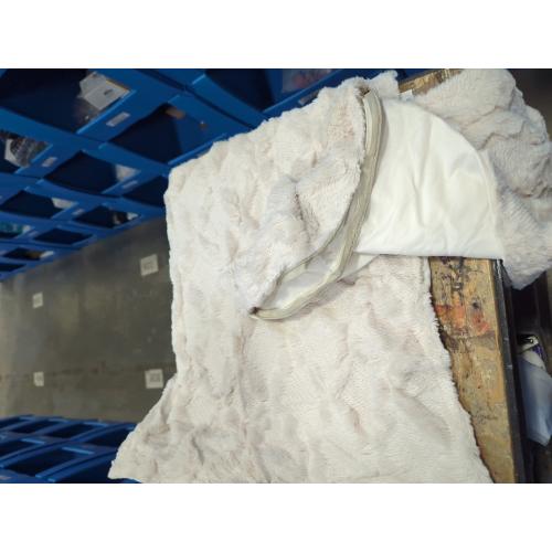 MADIZZ Pack of 2 Thick Plush Wool Throw Pillow Covers 18x18 Inch Cream Soft Neutral Decorative Throw Pillows Accent Boho Cushion Covers for Couch Sofa Bedroom Pillow Shell