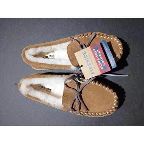 Fireside by Dearfoams Women's Alice Springs Genuine Shearling Indoor/Outdoor Moccasin (Size 6)