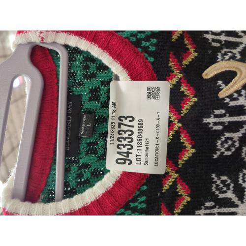 Blizzard Bay size large Christmas sweater