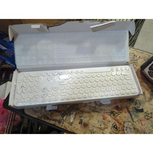 seenda Wireless Keyboard and Mouse, USB & Type C 2-in-1 Receiver, SK73-3 Full Size White Wireless Keyboard Mouse Combo, Compatible for Windows, MacBook Pro/Air, Laptop, Desktop, PC - White