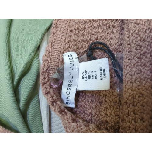 Verdusa Women's Halter Tops Boho Summer Crochet Shell Appliques Cami Shirts Tie Back Knit Crop Top.  Size small