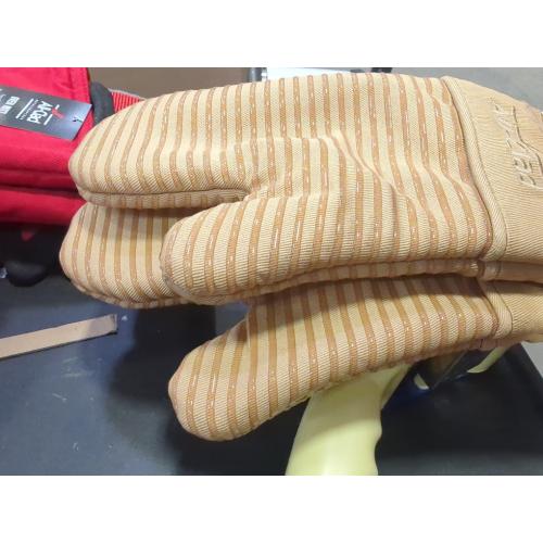 Set of 2 Color beige All-Clad Silicone Oven Mitt,  Cappuccino