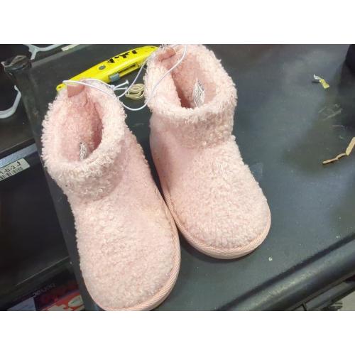 Size 6 kids Color Pink fur boots