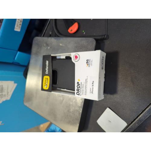 OtterBox Defender Case for Apple iPhone SE 2022 / SE 2020 / 8 / 7-Black - Black - 1 Count