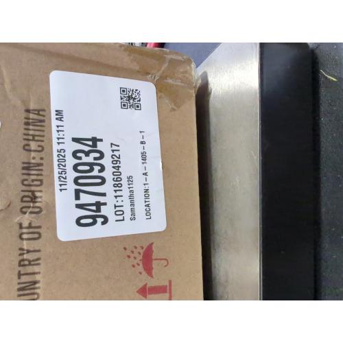 6.5 Inch Starburst Table Decoration, Modern Metal Decorative Spike Tabletop Sculpture Shelf Accents, Black & Gold