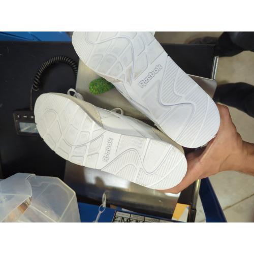 Reebok Women's (SIZE 6 1/2)