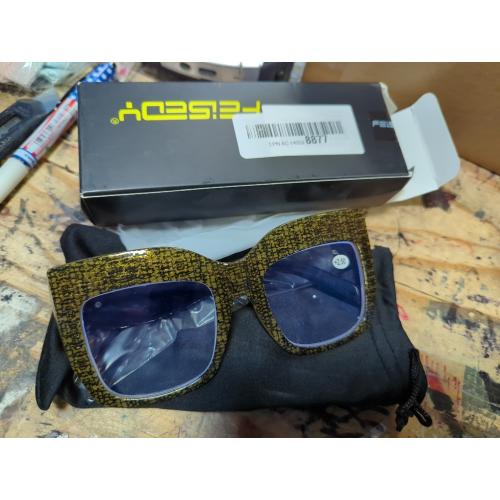 FEISEDY Women's Square Oversized Blue Light Filtering Reading Glasses B2627