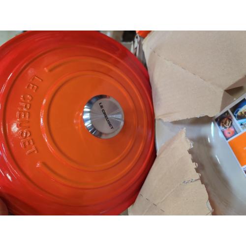 Le Creuset Enameled Cast Iron Signature Round Dutch Oven, 7.25 qt., Flame