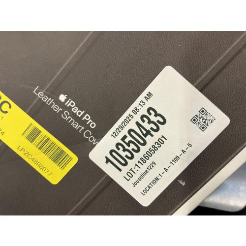 Apple Leather Smart Cover for iPad 10.5-inch (7th and 8th Generation) and iPad Air (3rd Generation) - Black