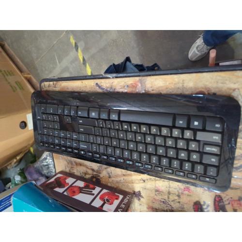 Microsoft Wireless Desktop. Wireless Keyboard and Mouse Combo. Snap-in USB Transciever.
