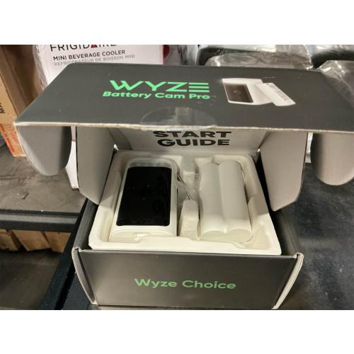 Bundle of WYZE 2.5K Wireless Outdoor/Indoor Battery Security Camera and Removable Battery Pack