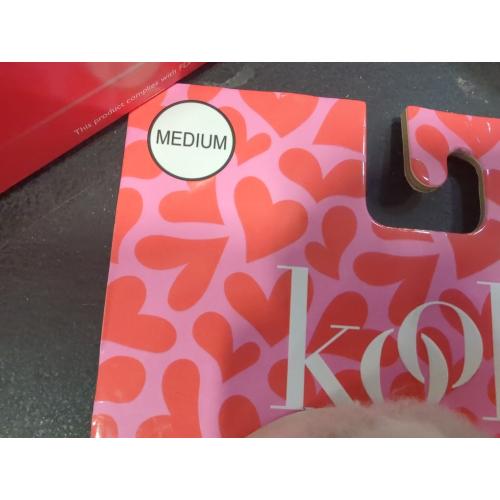 Size M 6 1/2 -7 1/2 Color White fuzzy heart slippers