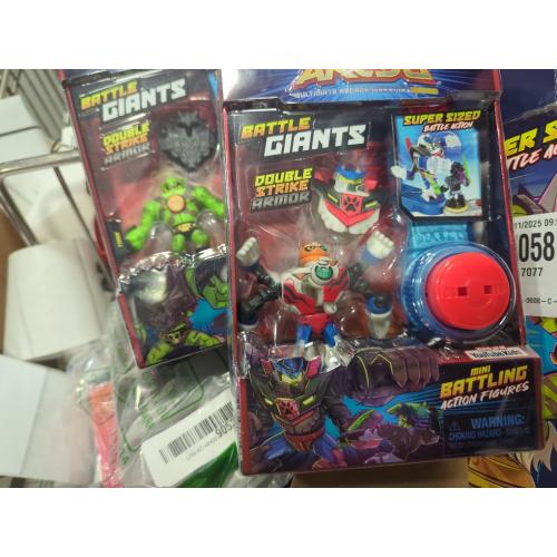 Akedo - Ultimate Arcade Warriors Battle Giants Versus Pack - Scratch-Atron VS Tonk - Mini Battling Action Figures Ready, Fight, Split Strike