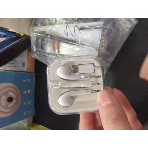 Gugusure Type-C Wired Earphones with Volume Control, White, in-Ear Headphones with Microphone